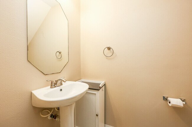 Building Photo - 2865 Westhollow Dr
