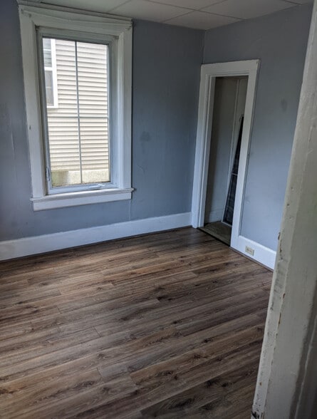 Building Photo - 454 Colchester Ave