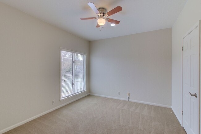 Building Photo - Rare 3 BR / 2.5 BA /  2 Car Garage Westlake Condo 14th Fairway (Austin Country Club) (Eanes ISD)