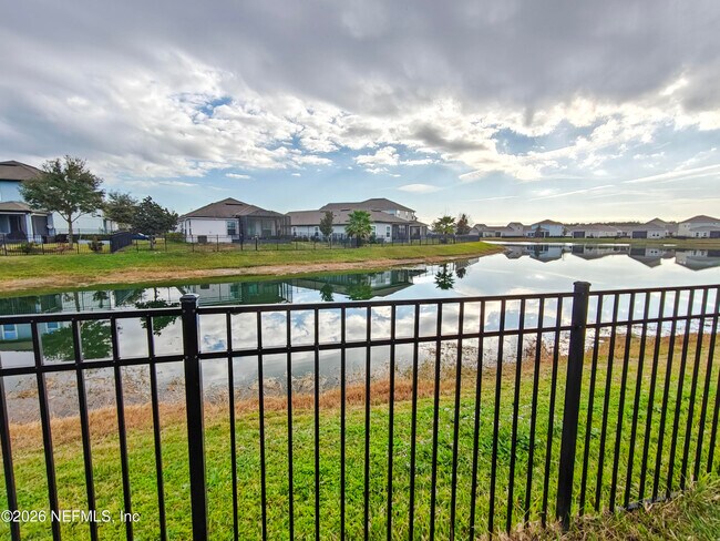 Building Photo - 1876 Amberly Dr