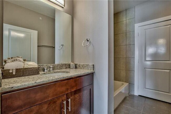 Building Photo - 13609 Pinnacle Cir W
