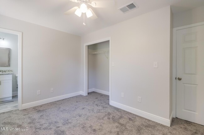 Building Photo - 233 Milray Ln