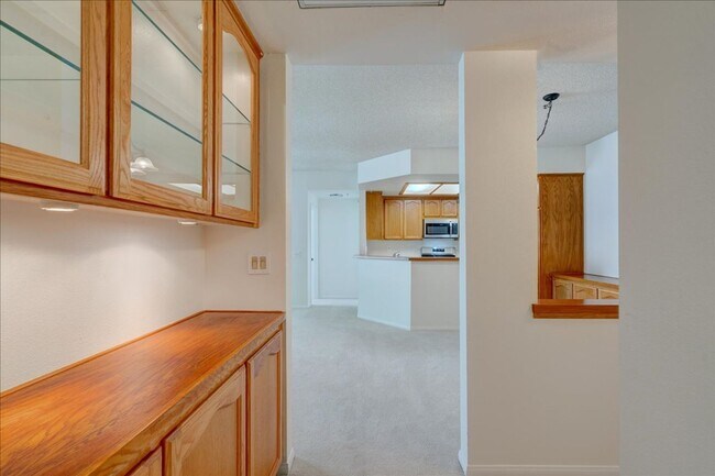Building Photo - Resort Like Living 2 Master Suites Condo F...