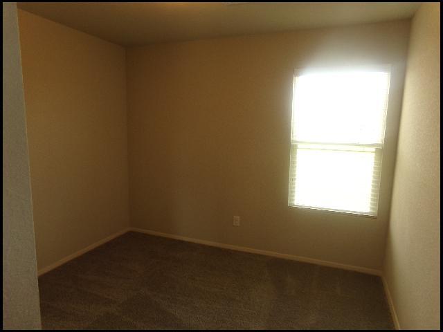 Building Photo - 1304 Yarrow Dr