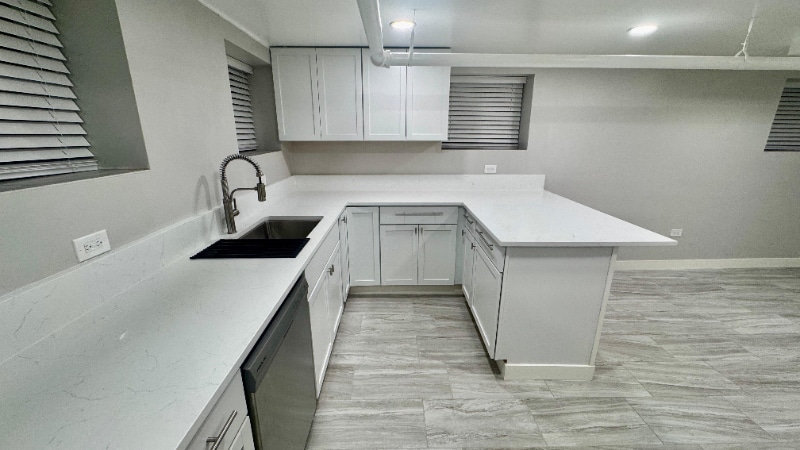 Building Photo - 5454 W Berteau Ave