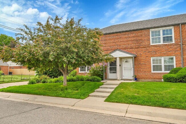 Building Photo - $2,095 - Updated 2 bed/1 bathroom Denver C...