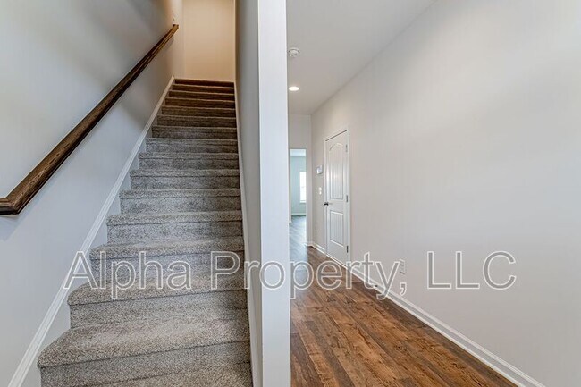 Building Photo - 409 Wards Creek Way