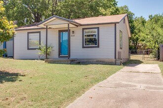Building Photo - No Carpet. Large back yard