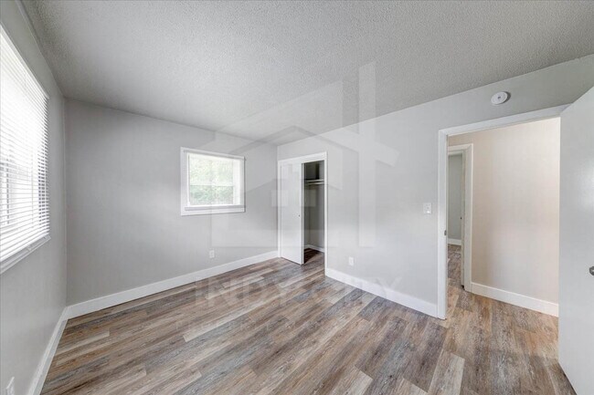 Building Photo - 1565 Martin St