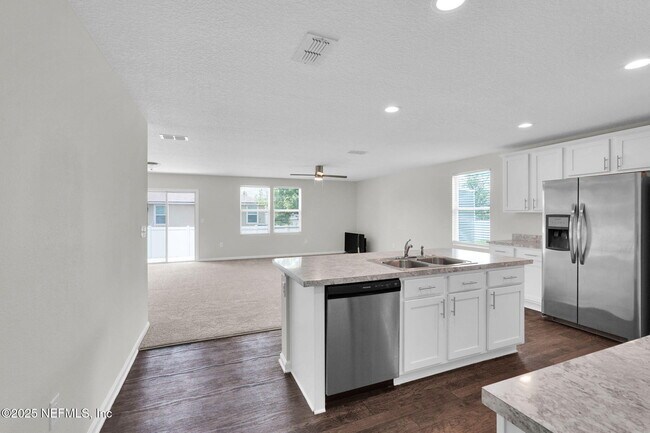 Building Photo - 1983 Pebble Point Dr