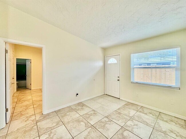 Building Photo - 533 Yelvington Ave