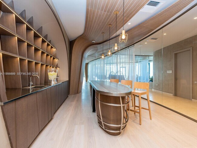 Building Photo - 1000 Brickell Plaza