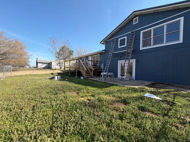 Building Photo - AVAILABLE APRIL 3RD