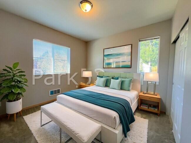 Building Photo - 2 Bedroom Condo in DuPont