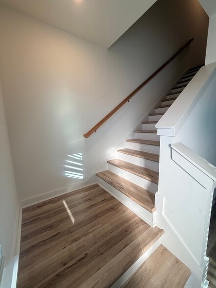 Building Photo - 2319 Discovery Loop