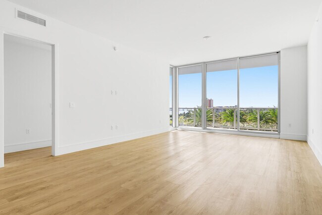 Building Photo - 220 Lake Shore Dr