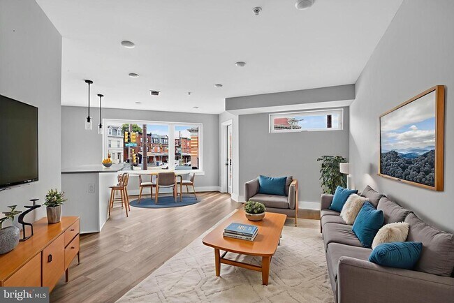 Building Photo - 3965 Lancaster Ave