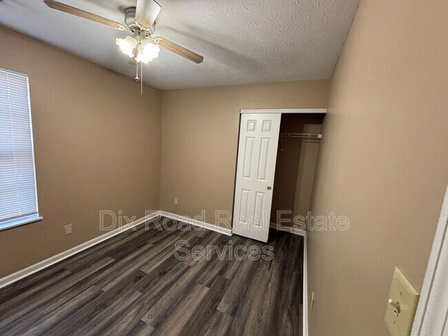 Building Photo - 954 Hathaway Dr