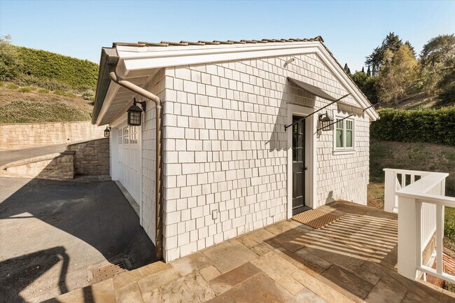 Building Photo - 4680 Via Carretas