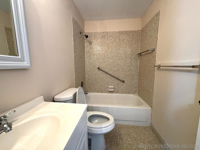 Building Photo - 900 Normandy Ln