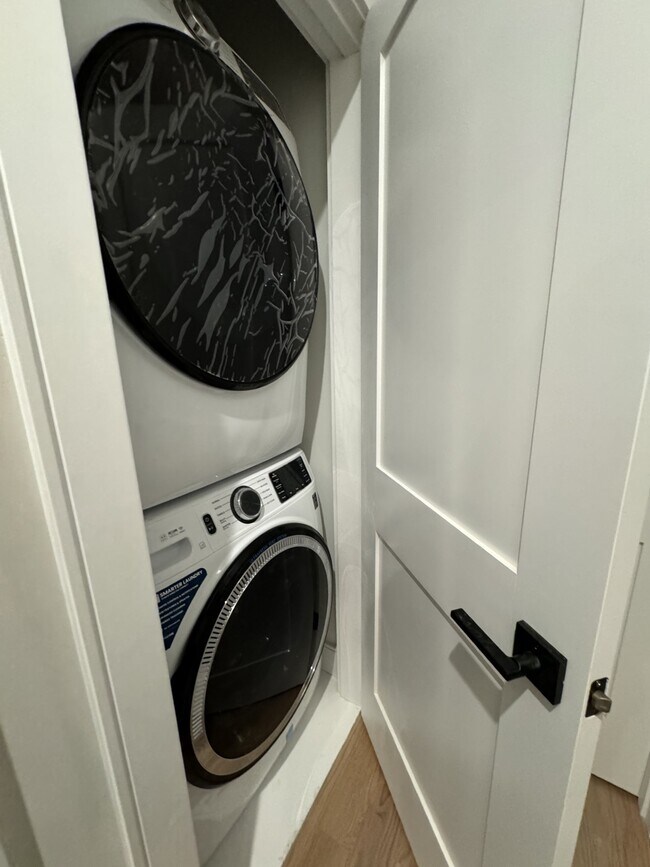 Building Photo - 162 Allston St