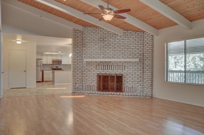 Building Photo - 3 bedroom, 2 bath home in Yavapai Hills