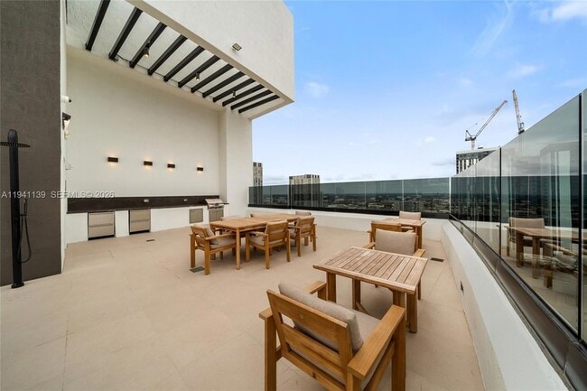 Building Photo - 225 N Miami Ave