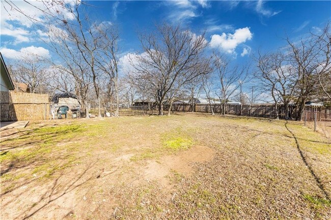 Building Photo - 2604 S Bagdad Rd