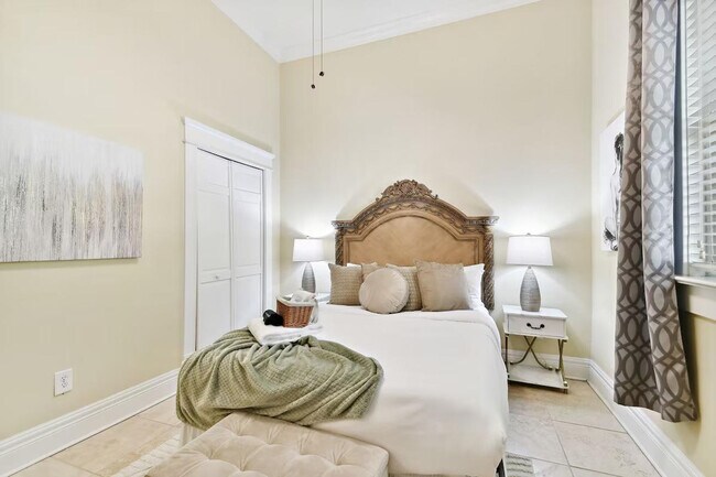 Building Photo - 509 S Willow Ave