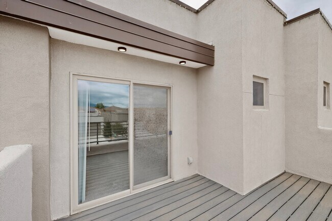 Building Photo - 5603 Linq Ct NE