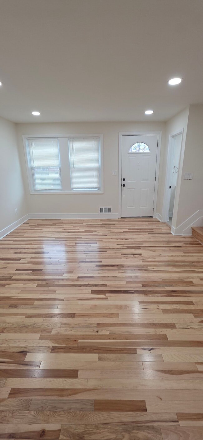 Building Photo - 4267 Labyrinth Rd