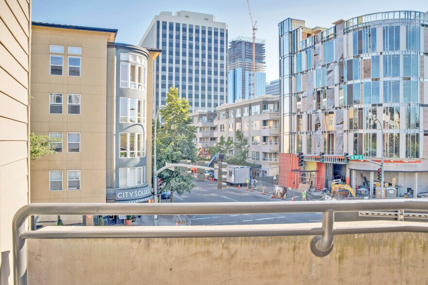 Building Photo - 11000 NE 10th St