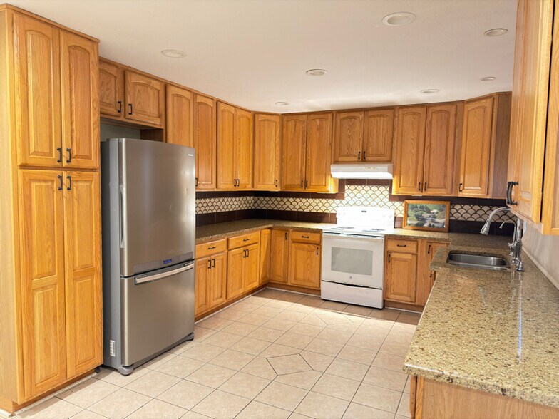 Building Photo - 5246 N 600 W