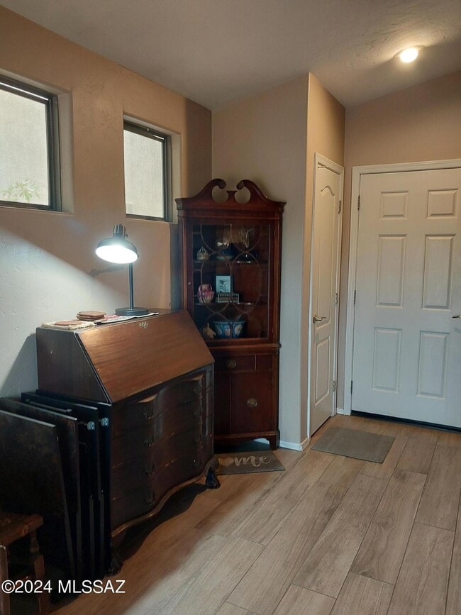 Building Photo - 9674 E Country Ct