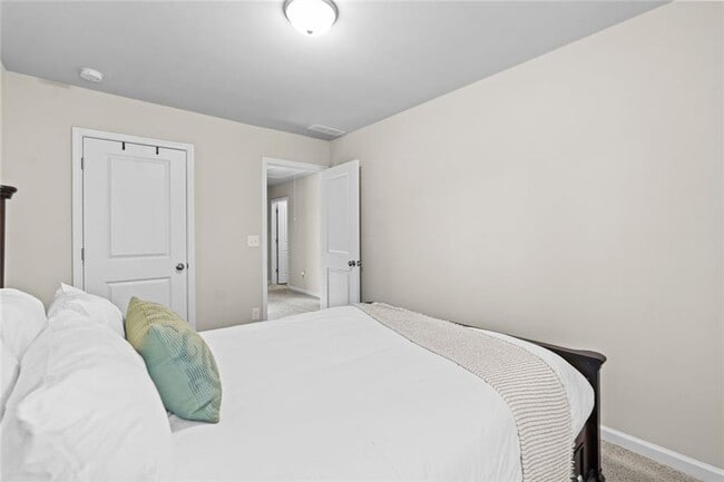 Building Photo - 2830 Ridgeview Dr