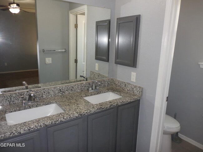 Building Photo - 12867 Ivelet Ct