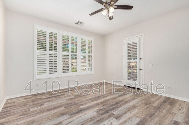 Building Photo - 4652 E Donato Dr