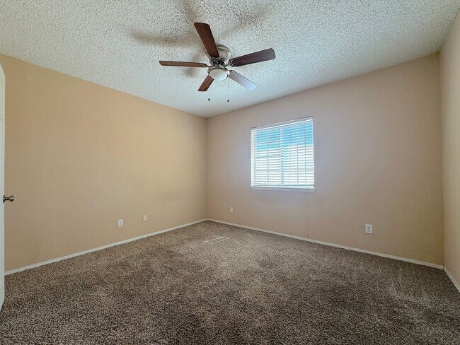 Building Photo - East El Paso 3 bed Refrig A/C!