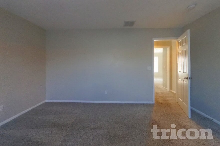Building Photo - 7191 S Oak Hill Cir