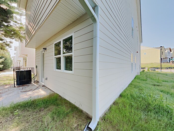 Building Photo - 2152 Belmont Cir NE