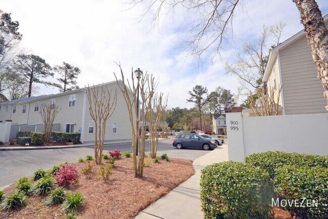 Building Photo - 955 Downey Branch Ln