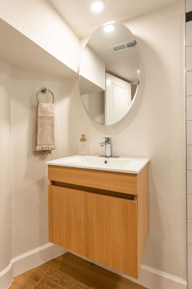 Building Photo - 300 N Inca St