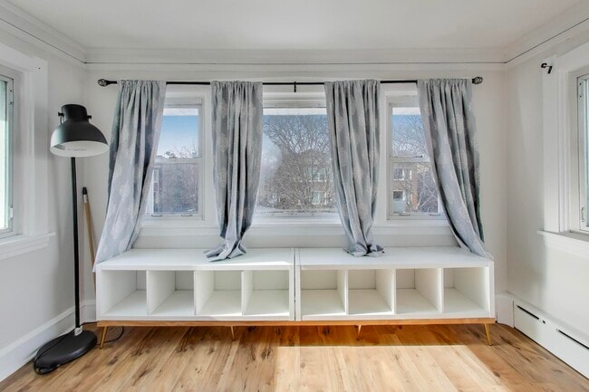 Building Photo - 620 Elgin Ave