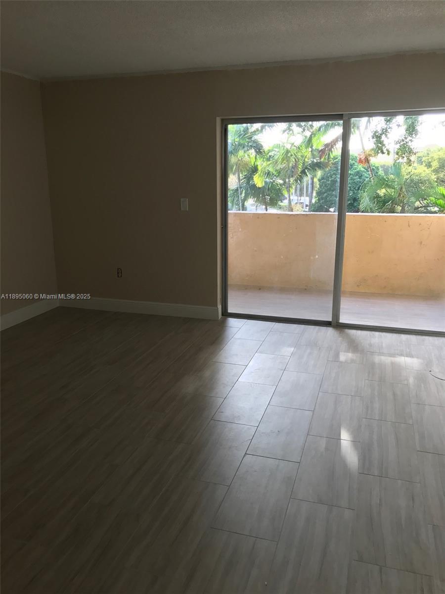 Building Photo - 9353 Fontainebleau Blvd