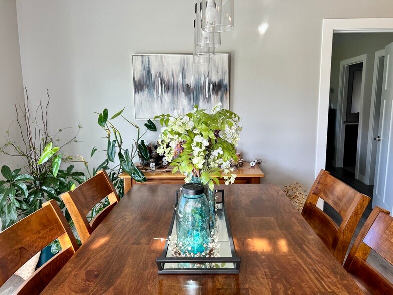 Dining - 725 Melendy Ln