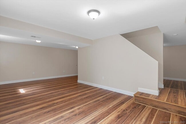 Building Photo - 400 Burr St