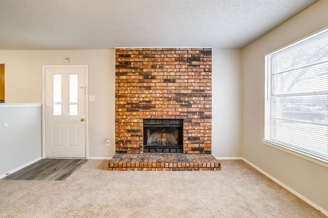 Building Photo - 2521 Indigo Ln