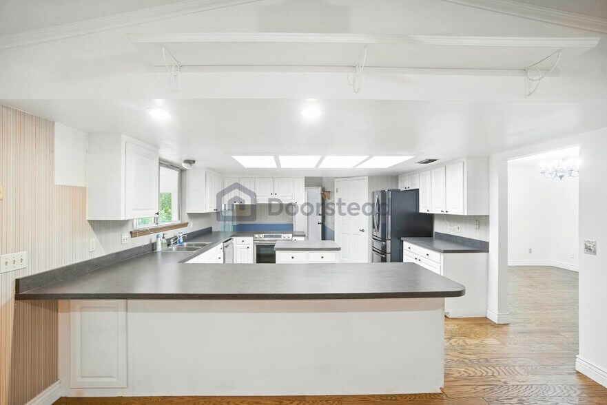 Building Photo - 30851 Round Lake Rd