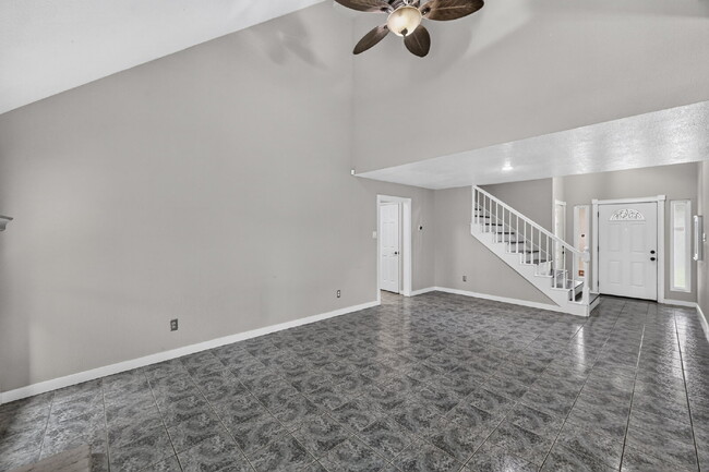 Building Photo - "Charming 3-Bed Oasis with Modern Touches & Granite Elegance in Houston!"