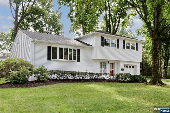 Building Photo - 253 Jeffer St